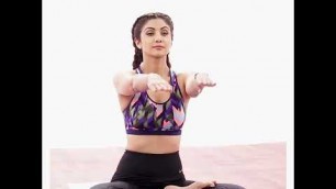 'Shilpa Shetty try a new fitness yoga tip\'s'