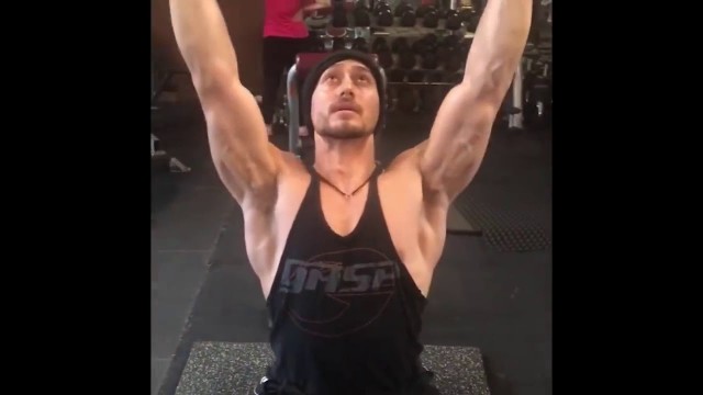 'Tiger Shroff\'s Gym Workout Video تمرینات تایگر شروف بازیگر بالیوود'