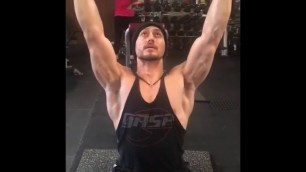 'Tiger Shroff\'s Gym Workout Video تمرینات تایگر شروف بازیگر بالیوود'