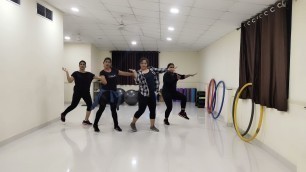 'Husnn Hai Suhana | Coolie No.1 | Dance Fitness Choreography | Dance | Zin Ashwini'