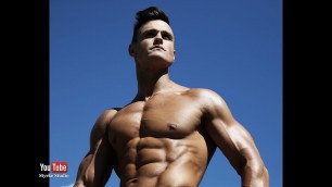 'Muscle Model Robbie Frame Arnold Classic Muscle Pump Styrke Studio'