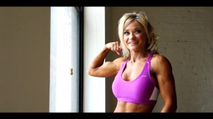 'Fitness Woman perfect muscles and perfect female physique'