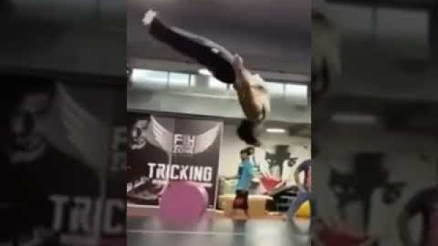 'Tiger Shroff New Workout Video 2021 #Shorts | Tiger Shroff Stunt Training #shrots'