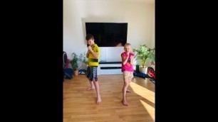 'Kinder Fitness Übungen für Zuhause - von Kindern für Kinder'
