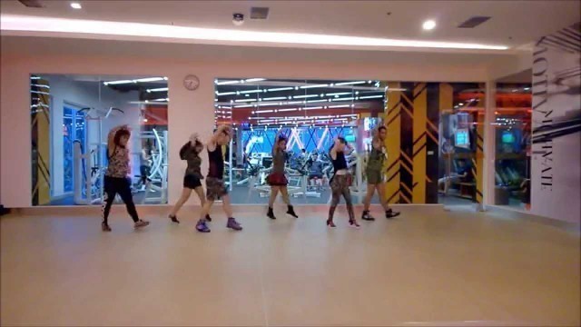 'We are a bit different - EVOL (Cover By Kru Katie @ We Fitness Ratchayotin Club)'