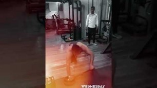 'one hand push-up with road|one hand dips|WhatsApp gym status|gym attitude status|gym status WhatsAp'