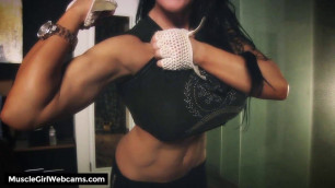 'Busty Muscle Girl Workout [Muscle Girl Webcams]'