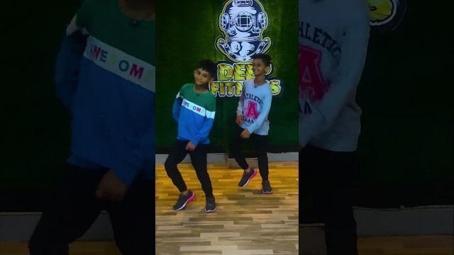 '#arya #alluarjun #dance #dance #tranding #song #music #telugu #telugumovies #zumba #zumbafitness'