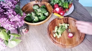 'Einfache Salat zum Abnehmen mit Brokkoli! Салат для стройного и здорового тела!'