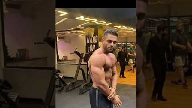 'Indian fitness model ultimate gym posing || Sony Sidhu ||'