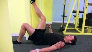 'Door Frame Leg Stretch : Fitness Tips'