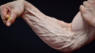 'How to Get BIGGER FOREARMS (Bodyweight Only!)'