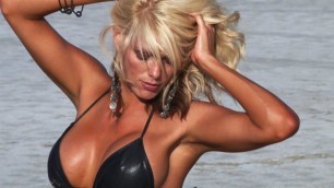 'Sarah Camryn-One of the Sexiest Fitness Model Mothers on Planet in a bikini for Rob Sims video'