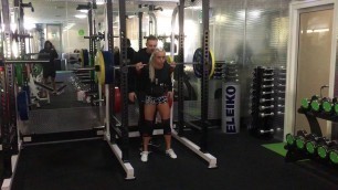 'Lauren Simpson 130kg squat x 2 reps, wave load training system'
