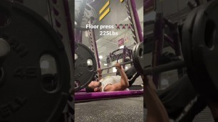 'CHEST DAY | Floor chest press #fit #planetfitness #motivation #chestworkout #225 #strengthtraining'