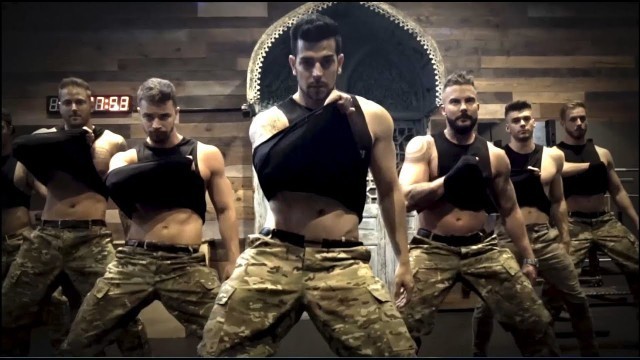 'Hot Men Dance Training - John Reed Fitness Hungary'