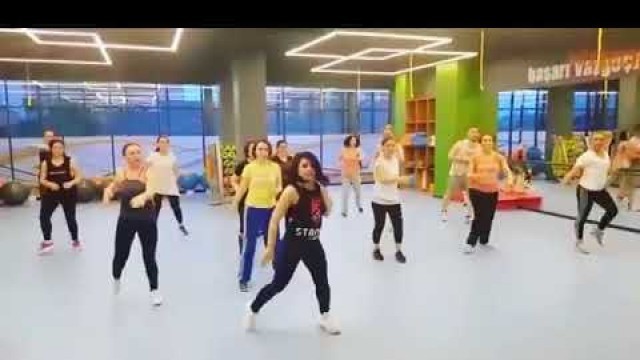 'Fitness Must Zumba dersi Fit in Class'