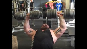 'Strongman Eddie Hall \"The Beast\" 100kg/220Ibs Incline dumbell press!'