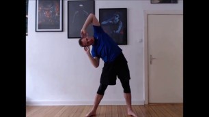 'Übungen gegen Rücken- & Nackenschmerzen mit Roman (Fitness)'