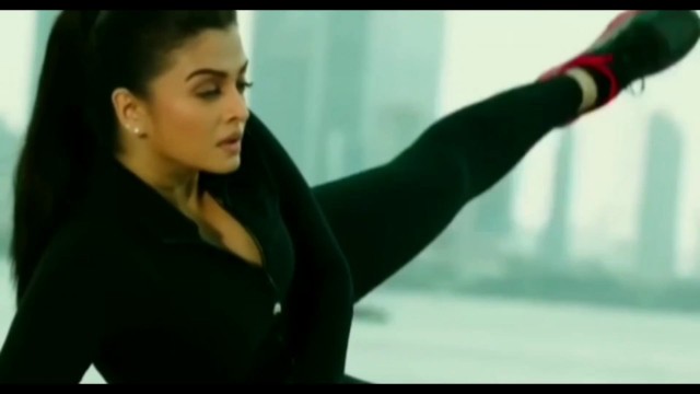 'Bollywood actress Aishwarya rai hot Exercise video ?? viral video'