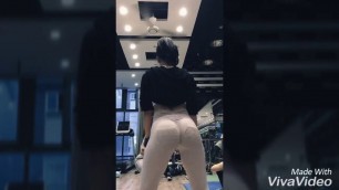 'Vietnamese Fitness Hot Girl Twerk Booty Do Ngan :D'