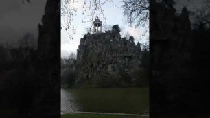 'Travel, fitness, Workout in Paris Parc des Buttes-Chaumont with Ronald Tintin, Diary of Sublima'
