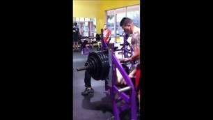 'PLANET FITNESS - FIRST TIME BENCHING 400lb (157lb body weight)'