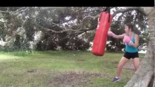 'Beginner Kickboxing Drills 6 (Heavy Bag Conditioning)'