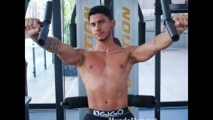 'Male Fitness Model Sebastián Looks Great in Men\'s Underwear'