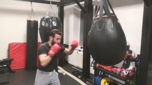 'How to hit a boxing bag  #boxingworkout #boxing #workout #sport #speed #fitness #training #heavy_bag'