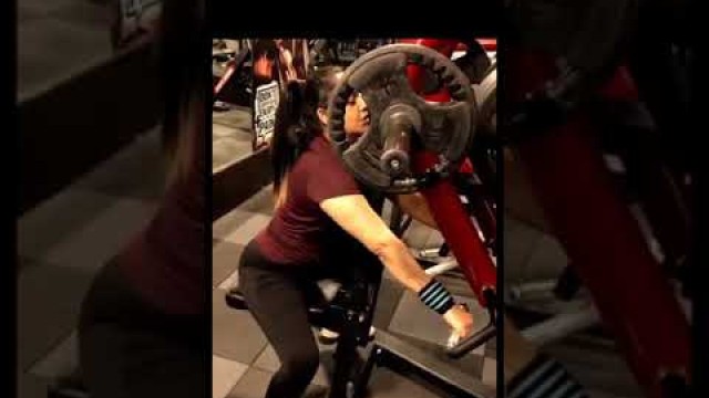 'Beautiful girl shoulder chest workout video || girl fitness model|| #gymgirls #girlworkout #girlfit'