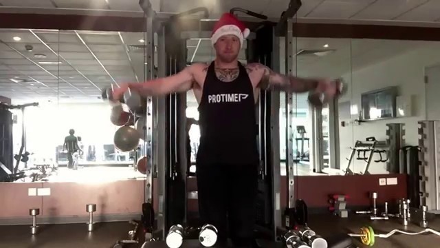 'Amateur natural bodybuilder BNBF allan gouick . Protime fitness athlete . Shoulder Xmas eve session'