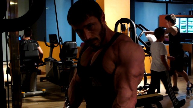 'SsGold Gym şampiyon hocasından temel vucut geliştirme hareketleri'