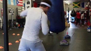 '6 Rounds 6 Combinations on the Heavy Bag - Boxing Workout for Beginners'