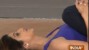 'Shilpa Shetty Sharing Yoga Postures & Benefits of Yoga | India Tv'