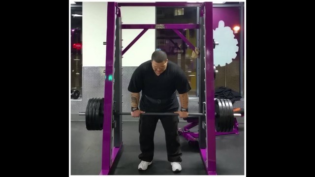 '405Pds. Shoulder shrugs up in Planet fitness (Bushwick)'