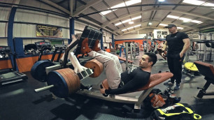 'Tony & Paul - Workout - Legs 205 / 6 Million Dollar Man'