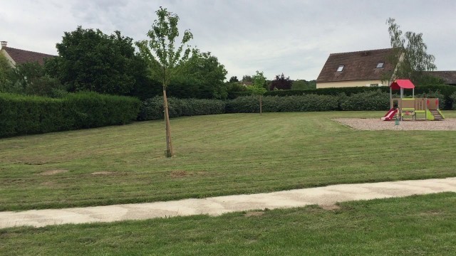 'Espace ludique et sportif avec jeux pour enfants et Street workout Galluis dans les Yvelines'